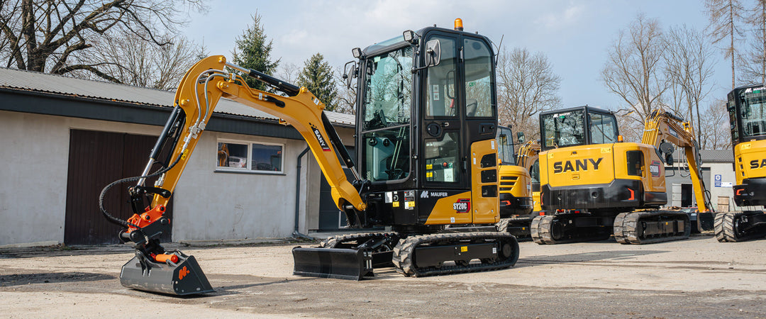 Minikoparki SANY na placu