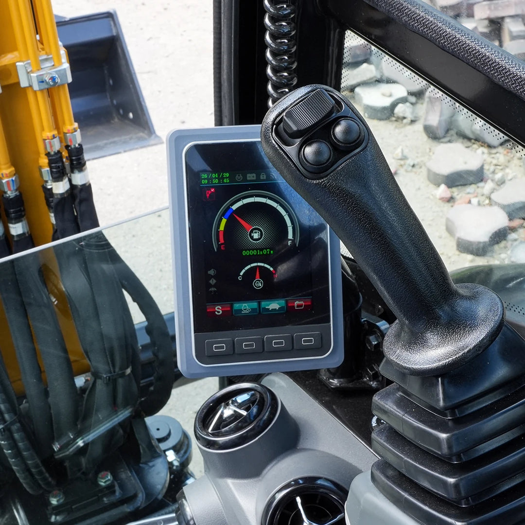 Kolorowy wyświetlacz LCD i joystick sterujący w koparce Sany SY26U- nowoczesny interfejs operatora i precyzyjne sterowanie hydrauliką.