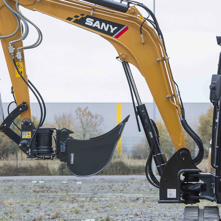 Zbliżenie na mechanizm skrętnego ramienia w minikoparce Sany SY50U oraz obrotowej głowicy.