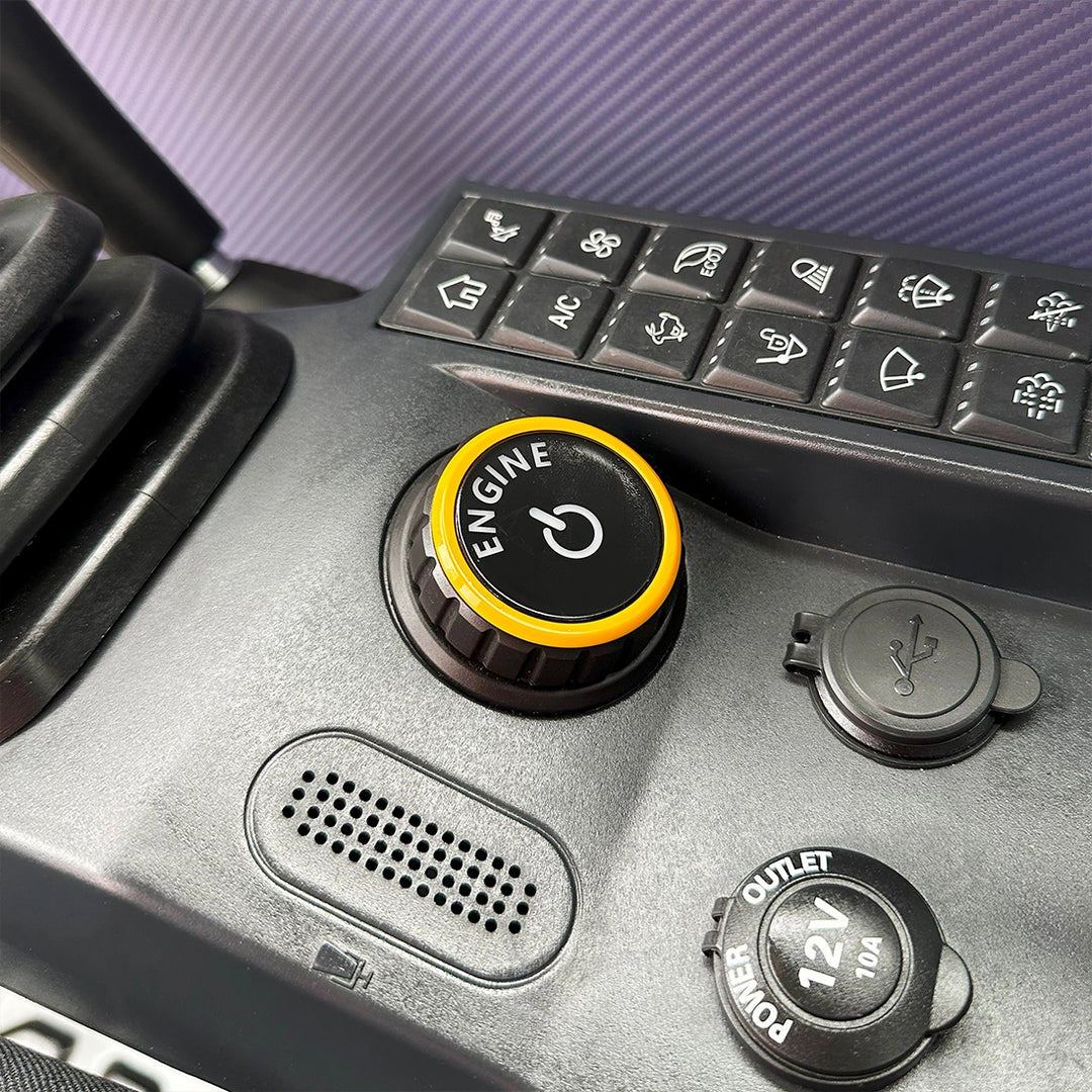 Przycisk Start Engine oraz panel sterowania klimatyzacją i oświetleniem w minikoparce Sany SY60U.